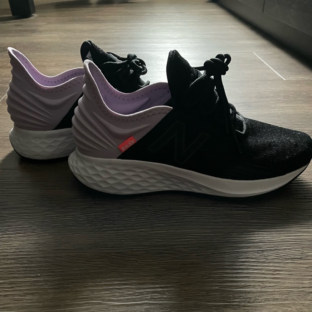 Womens New Balance Size 9